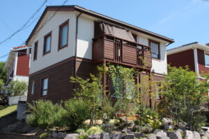 白と茶色のツートンカラー