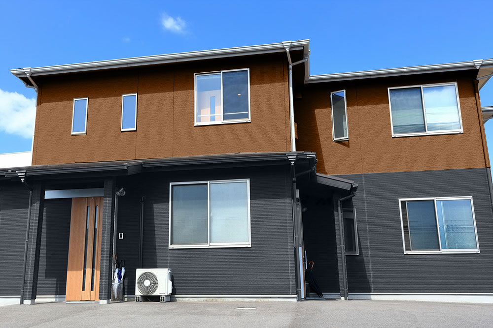 「ブラウン×グレー」メリハリ抜群！モダンなツートンカラー